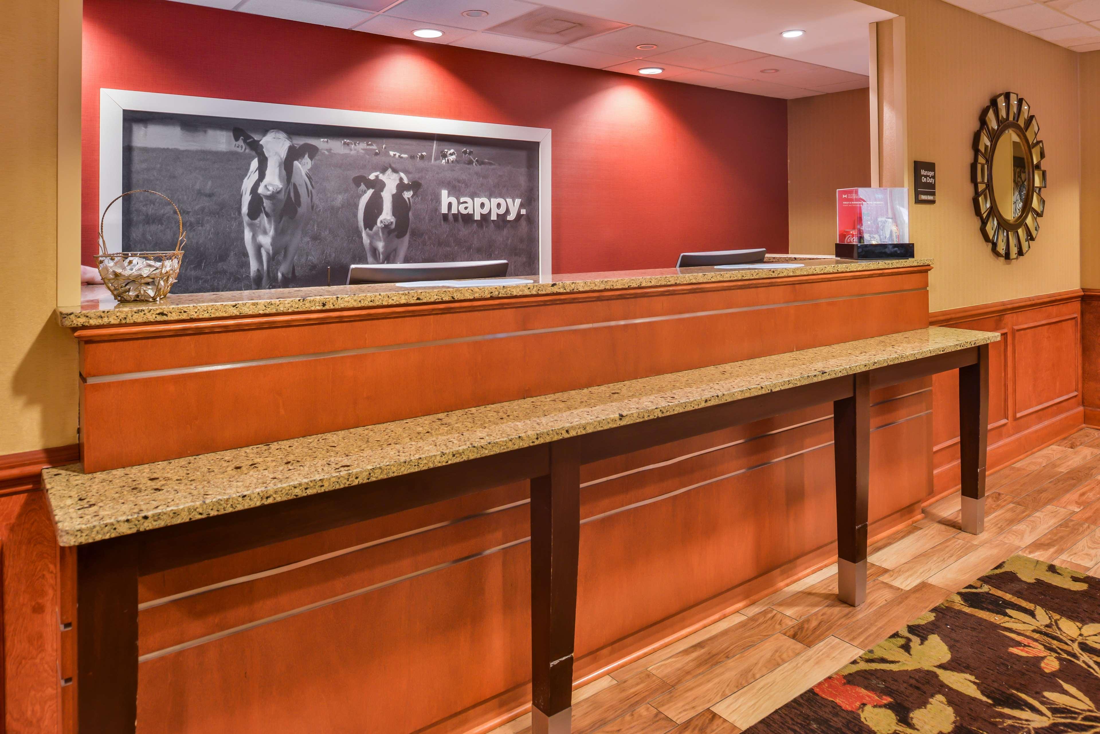 Hampton Inn Emporia Exterior photo