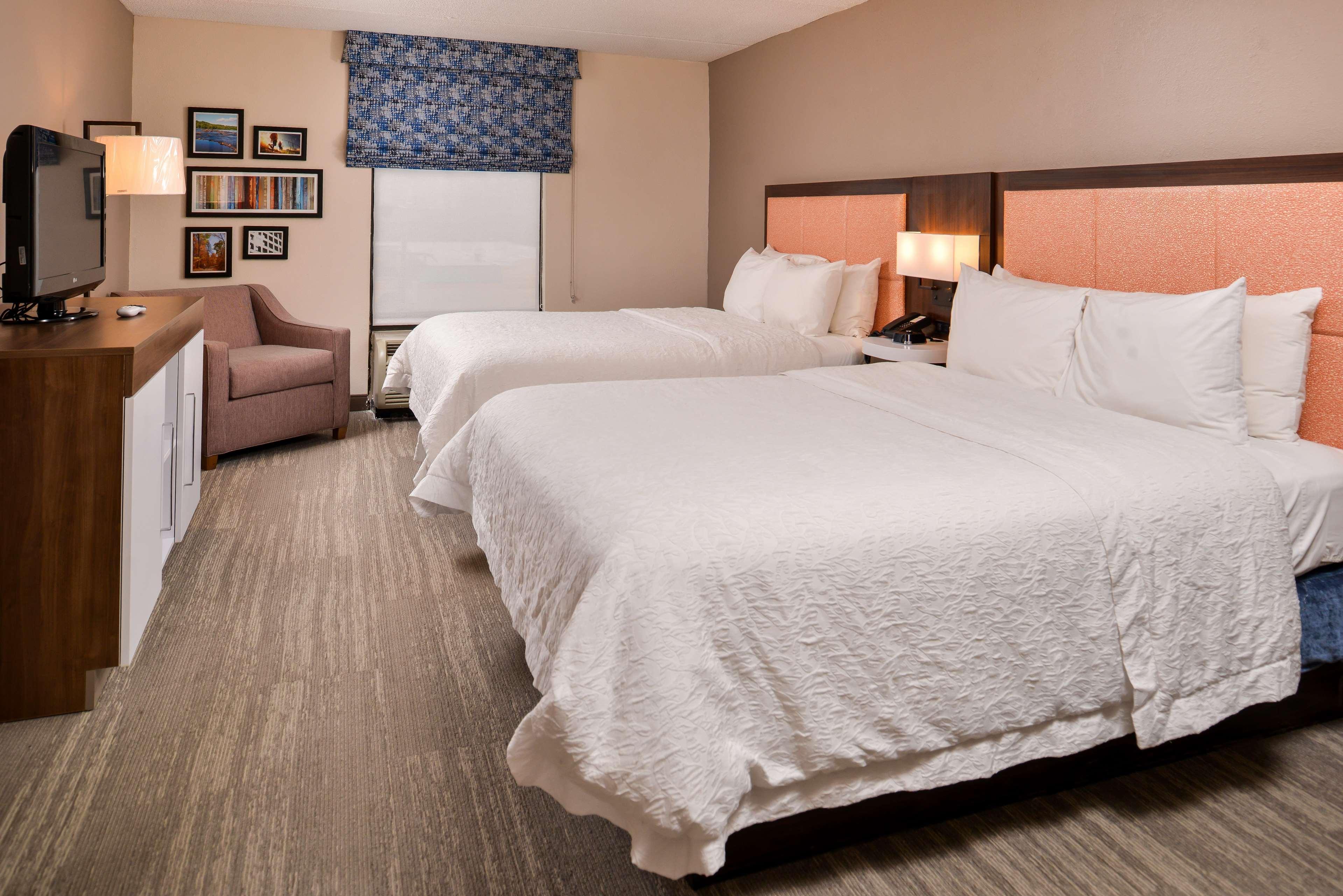 Hampton Inn Emporia Exterior photo