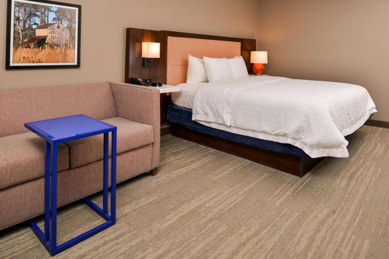 Hampton Inn Emporia Exterior photo